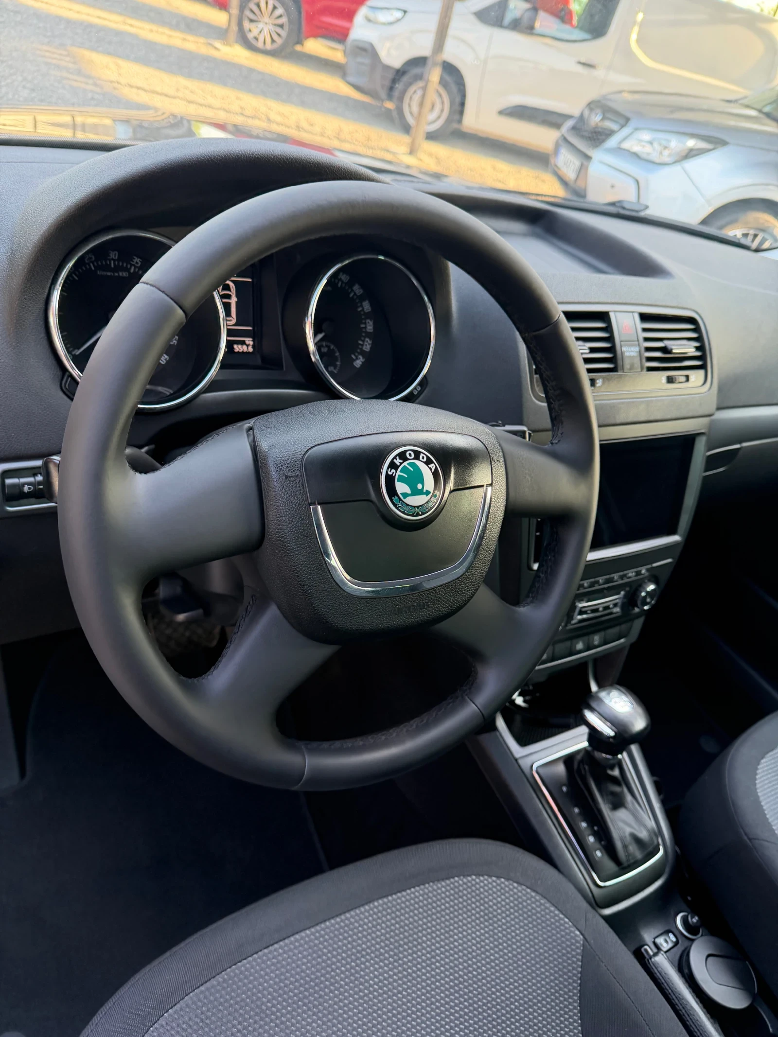 Skoda Yeti 2.0TDI, 4x4, Automat, Navi., снимка 7 - Автомобили и джипове - 54657662