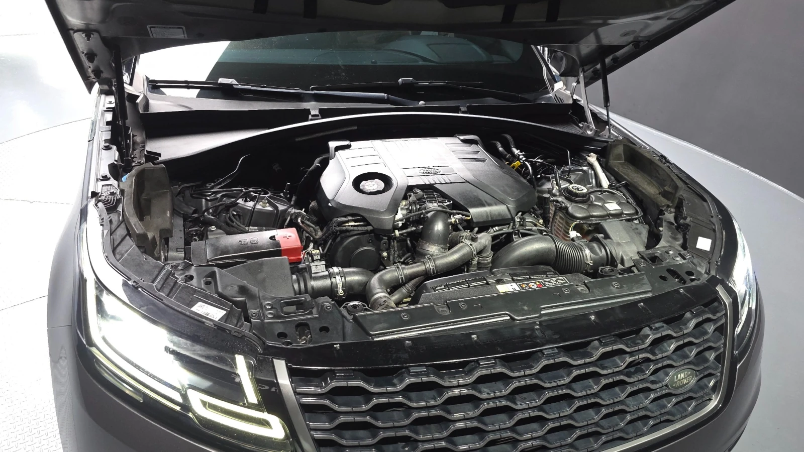 Land Rover Range Rover Velar R-Dynamic HSE | Панорама | 360 Камера | Масаж | , снимка 3 - Автомобили и джипове - 54693192