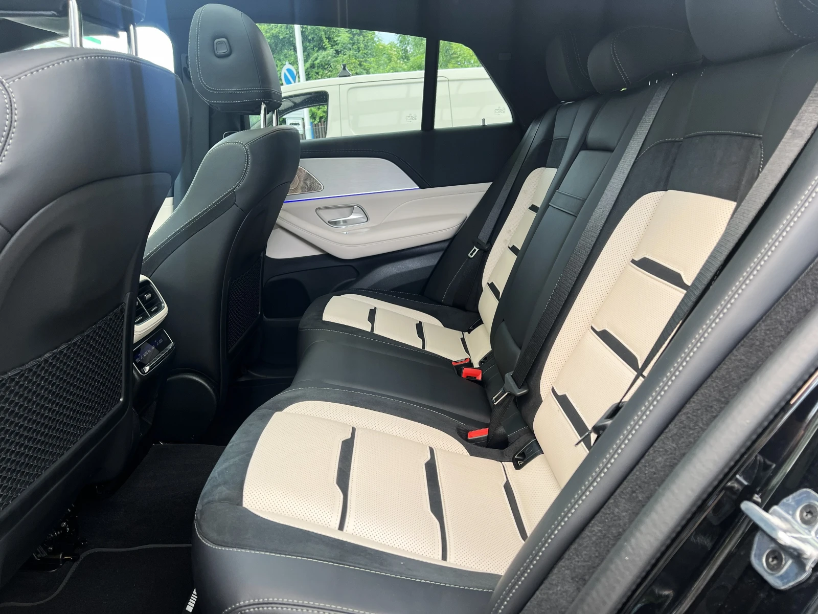 Mercedes-Benz GLE 53 4MATIC FACELIFT / BURM / HUD / 360 / NIGHT / MULTIBEAM / , снимка 15 - Автомобили и джипове - 55186509