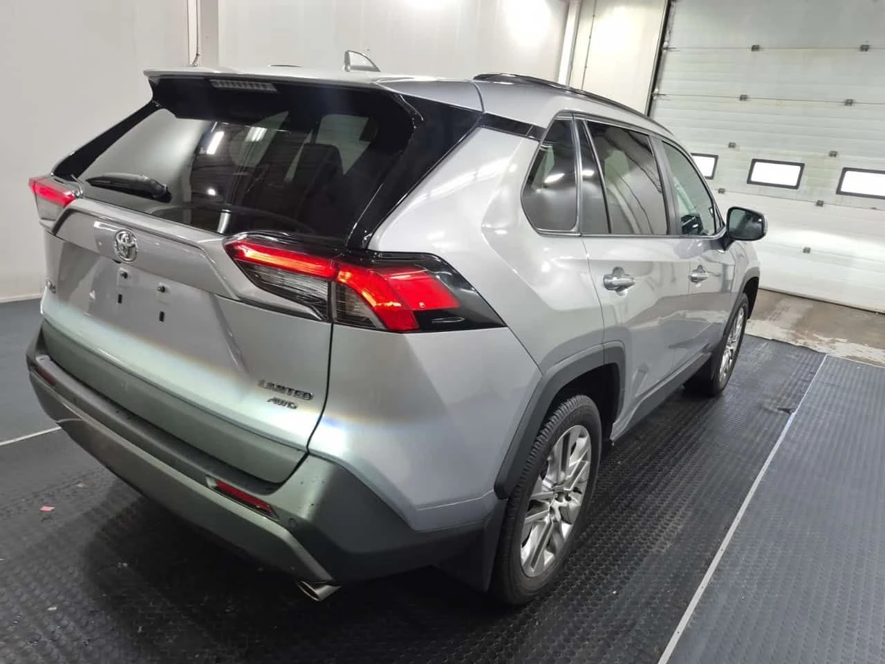 Toyota Rav4 * Limited * CARFAX * ОБДУХВАНЕ * JBL * ДИСТРОНИК, снимка 15 - Автомобили и джипове - 55193632