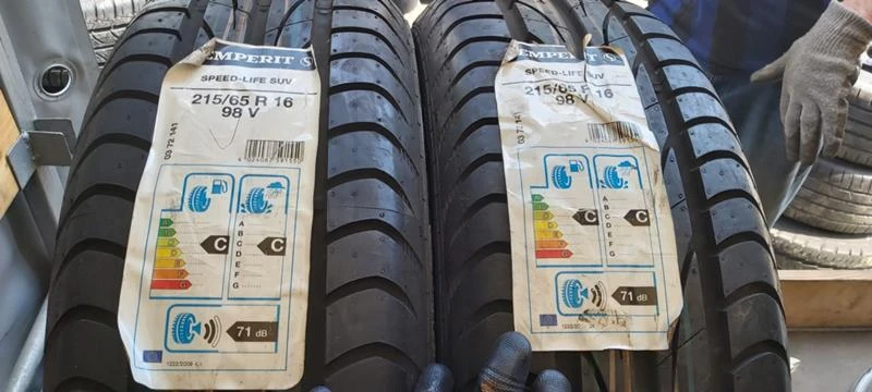 Гуми Летни 215/65R16, снимка 1 - Гуми и джанти - 33053851