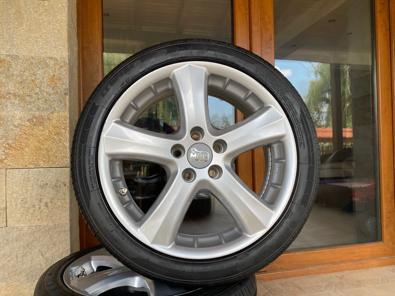 Гуми с джанти Effiplus 195/45R16, снимка 2 - Гуми и джанти - 55604108