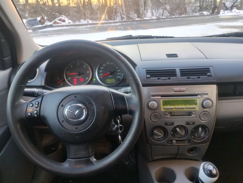 Mazda 2 1.4 Автоматик , снимка 9 - Автомобили и джипове - 49212424