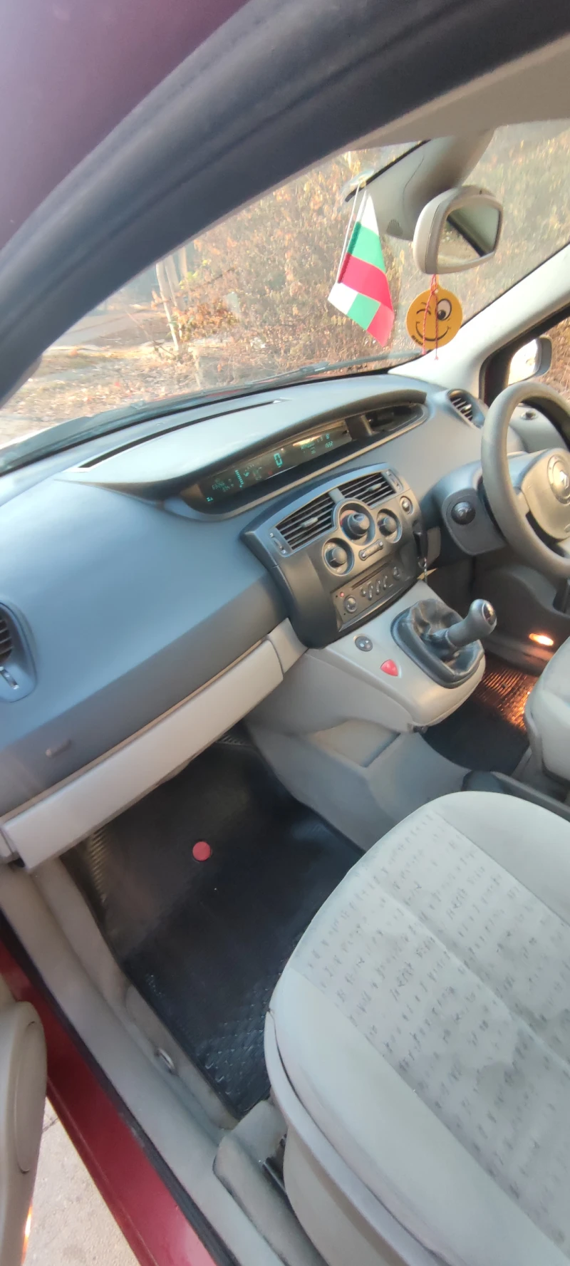 Renault Scenic, снимка 9 - Автомобили и джипове - 49213308