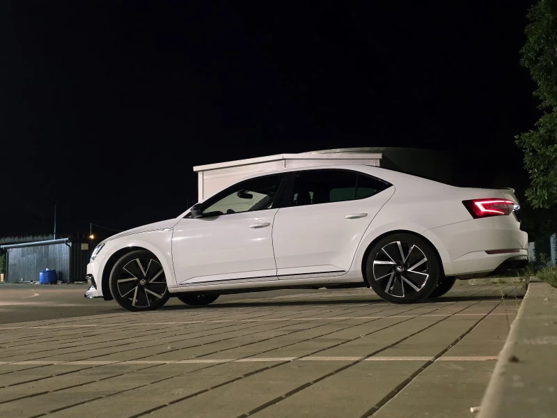 Skoda Superb SPORTLINE 4x4 190HP VIRTUAL, снимка 3 - Автомобили и джипове - 51705681