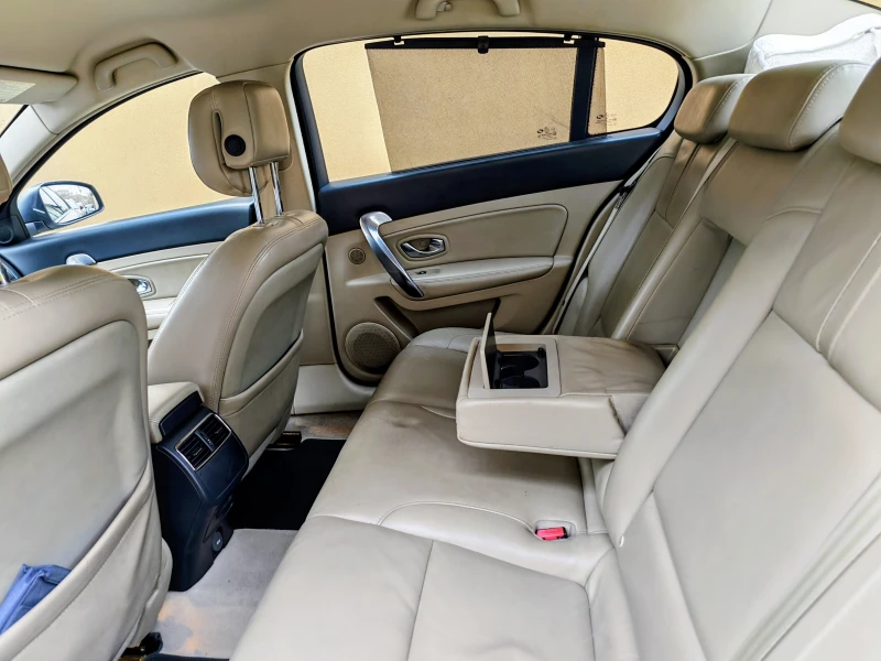 Renault Latitude, снимка 11 - Автомобили и джипове - 53560228