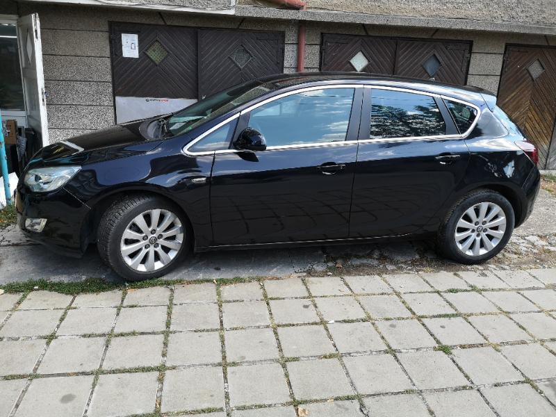 Opel Astra 1,7 CDTI, снимка 14 - Автомобили и джипове - 43751369