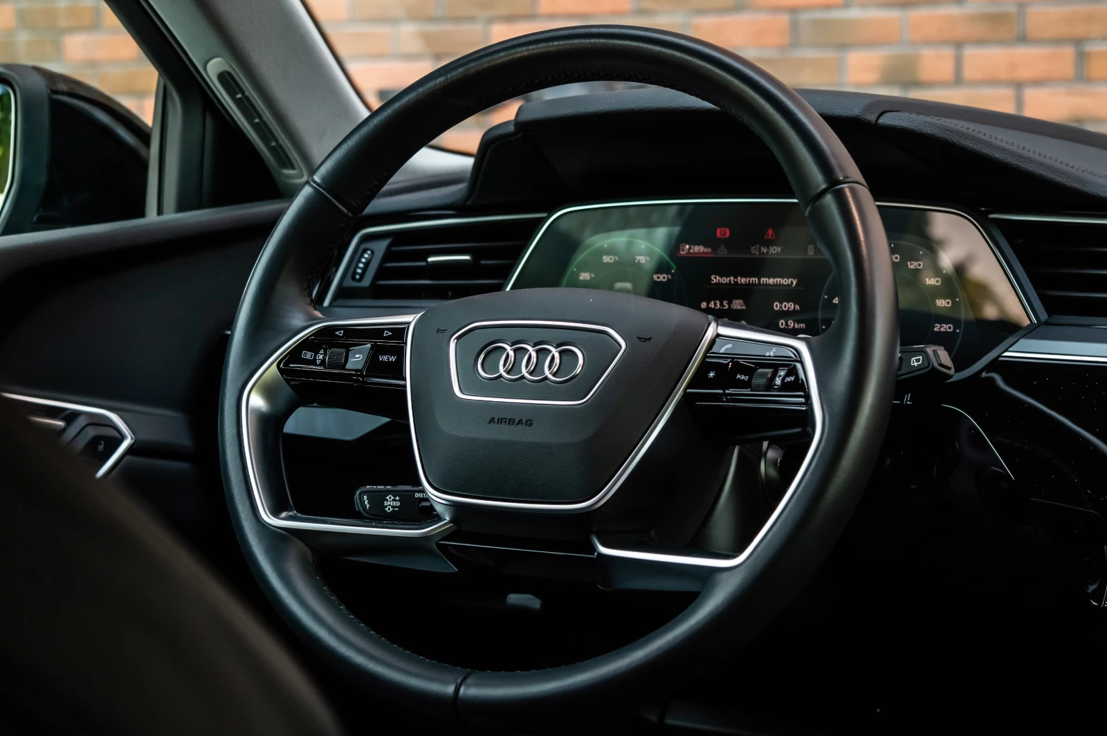 Audi E-Tron 55 QUATTRO - изображение 9