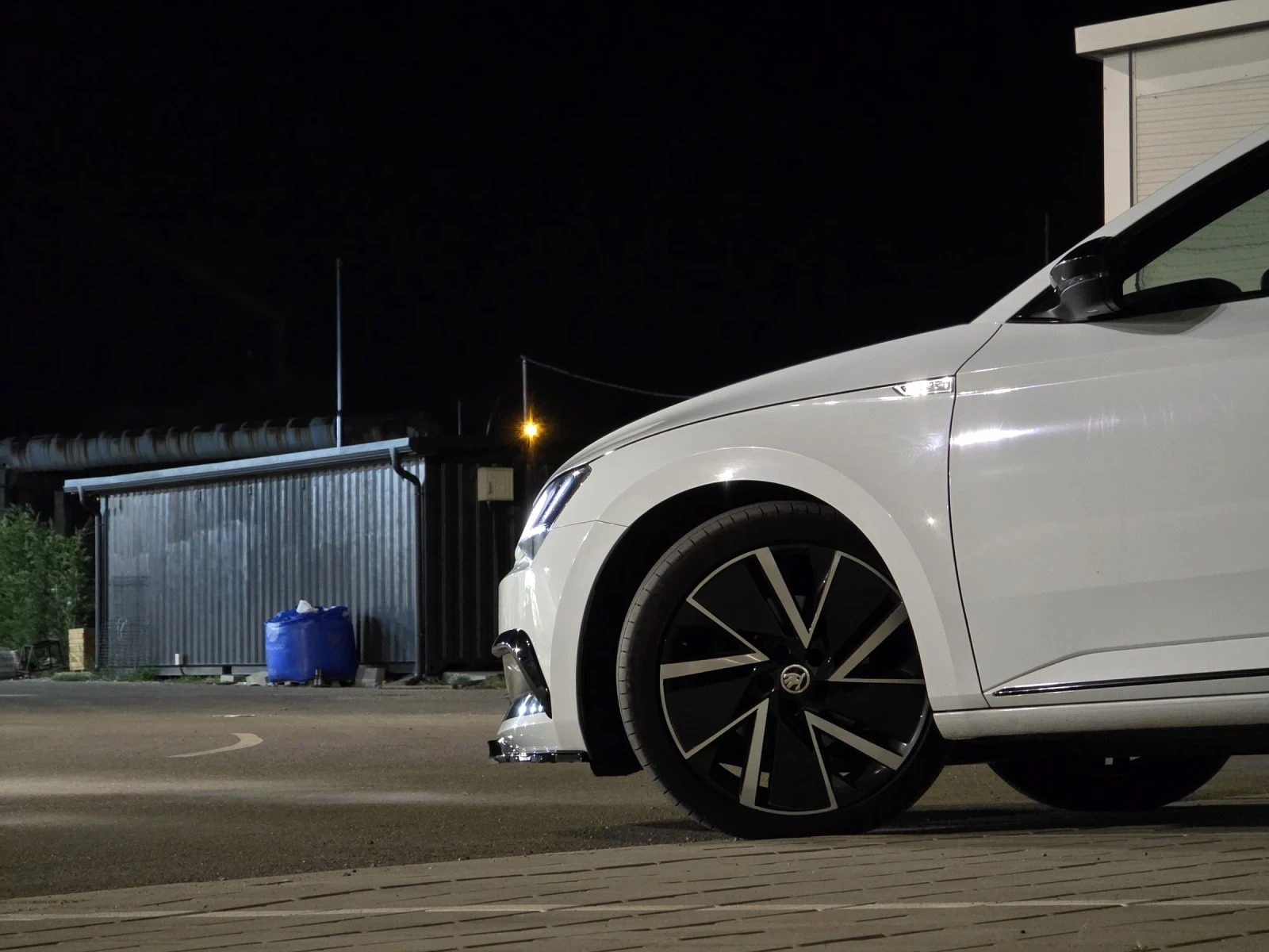 Skoda Superb SPORTLINE 4x4 190HP VIRTUAL - изображение 4