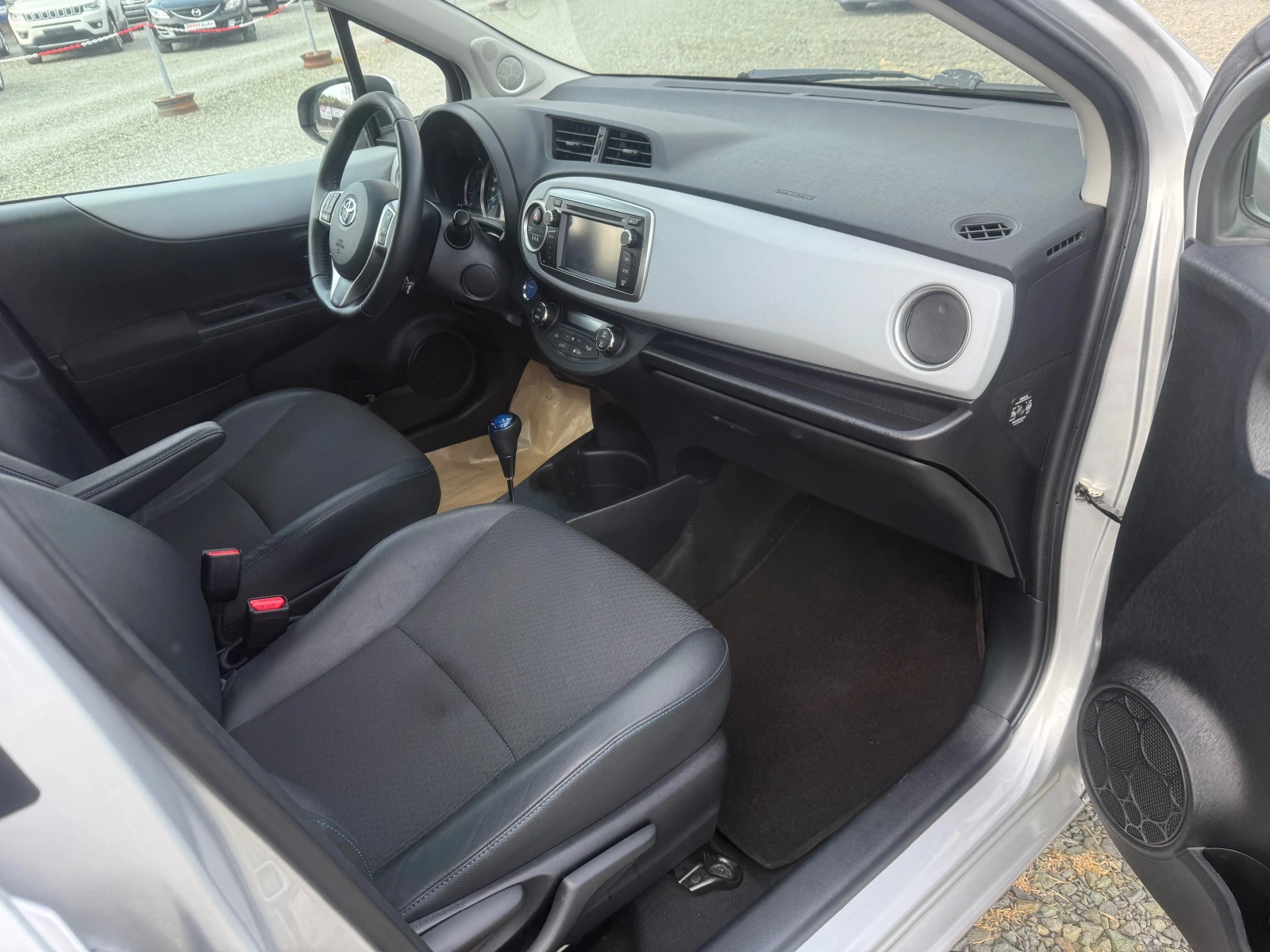 Toyota Yaris  - изображение 10