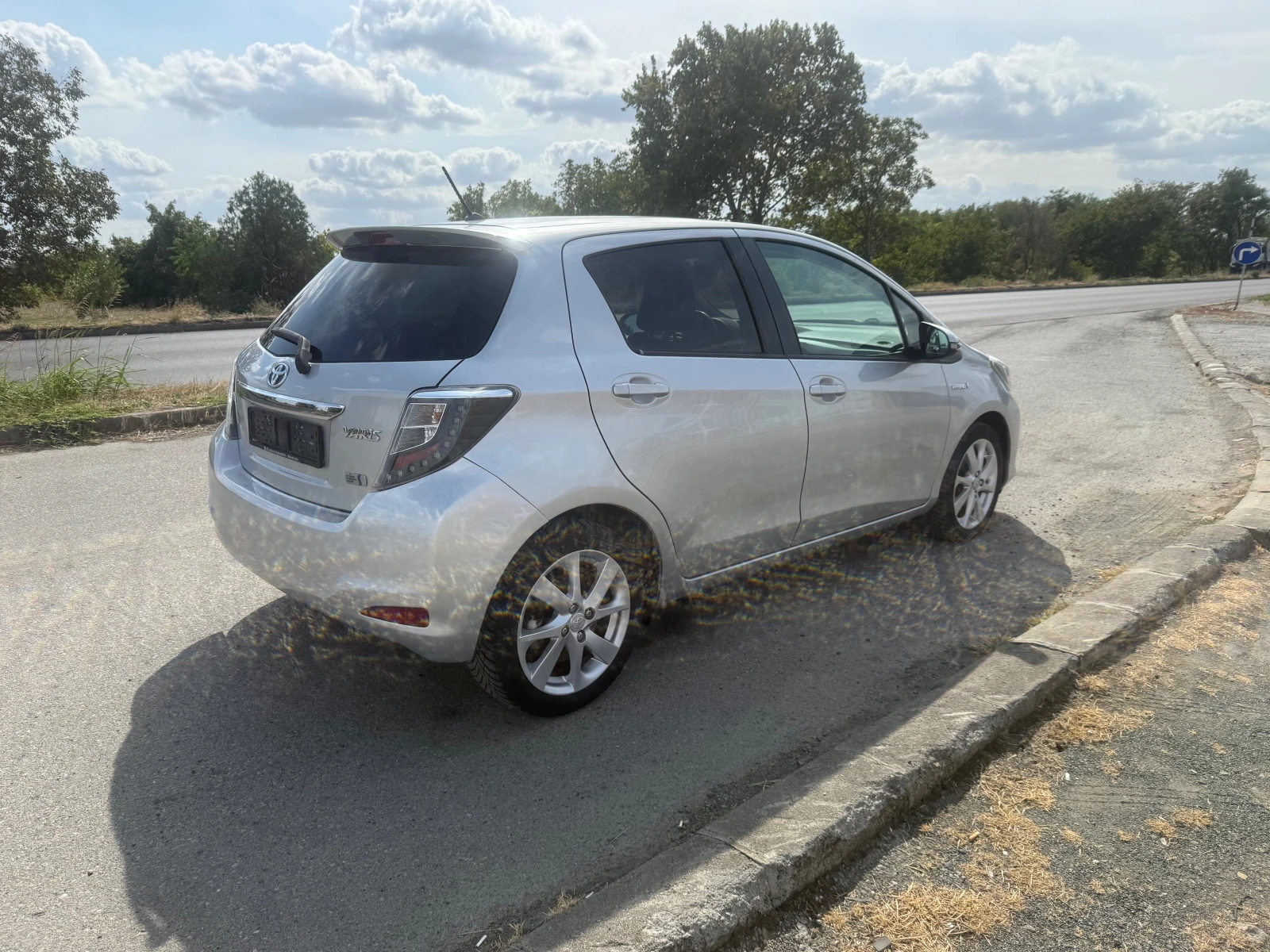 Toyota Yaris  - изображение 3