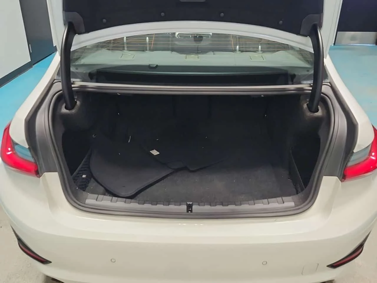 BMW 330 i XDRIVE * ПОДГРЕВИ* ДИГИТАЛНО ТАБЛО* , снимка 14 - Автомобили и джипове - 53713204