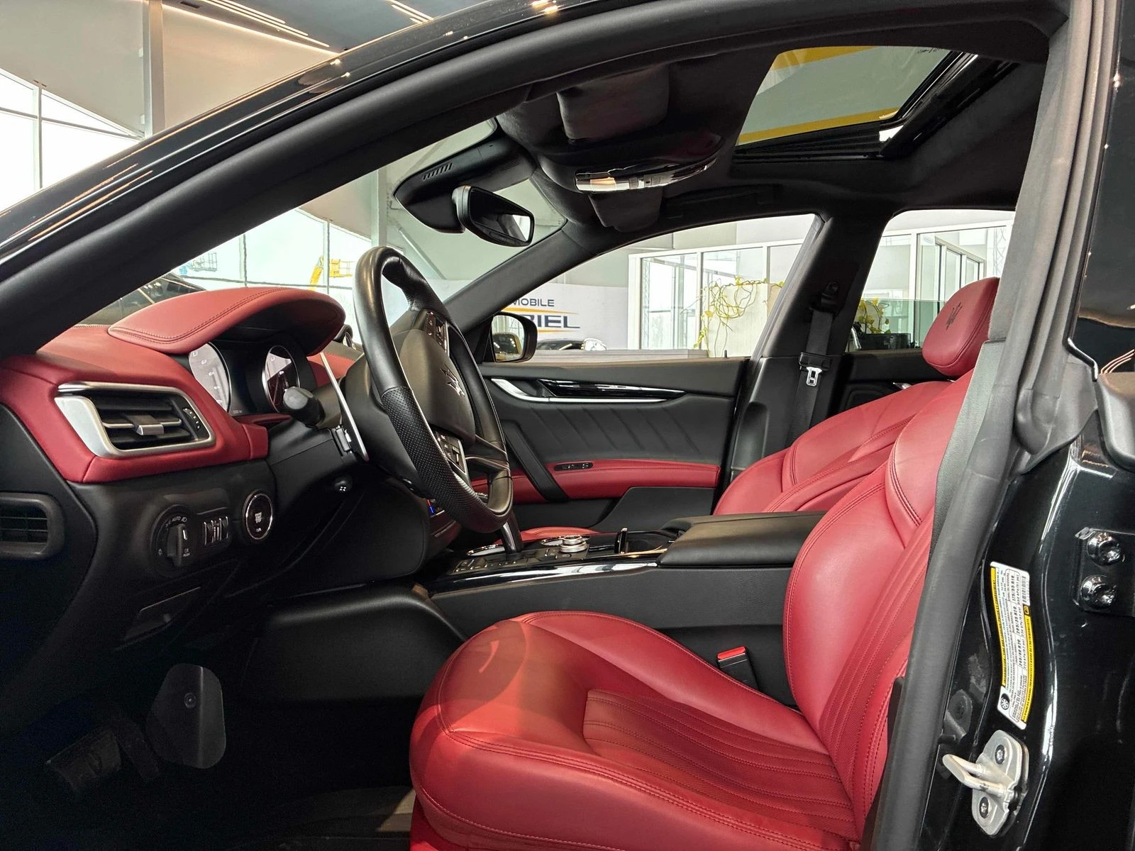 Maserati Ghibli MODENA Q4 С РЕГИСТРАЦИЯ & АВТО КРЕДИТ, снимка 10 - Автомобили и джипове - 53947347