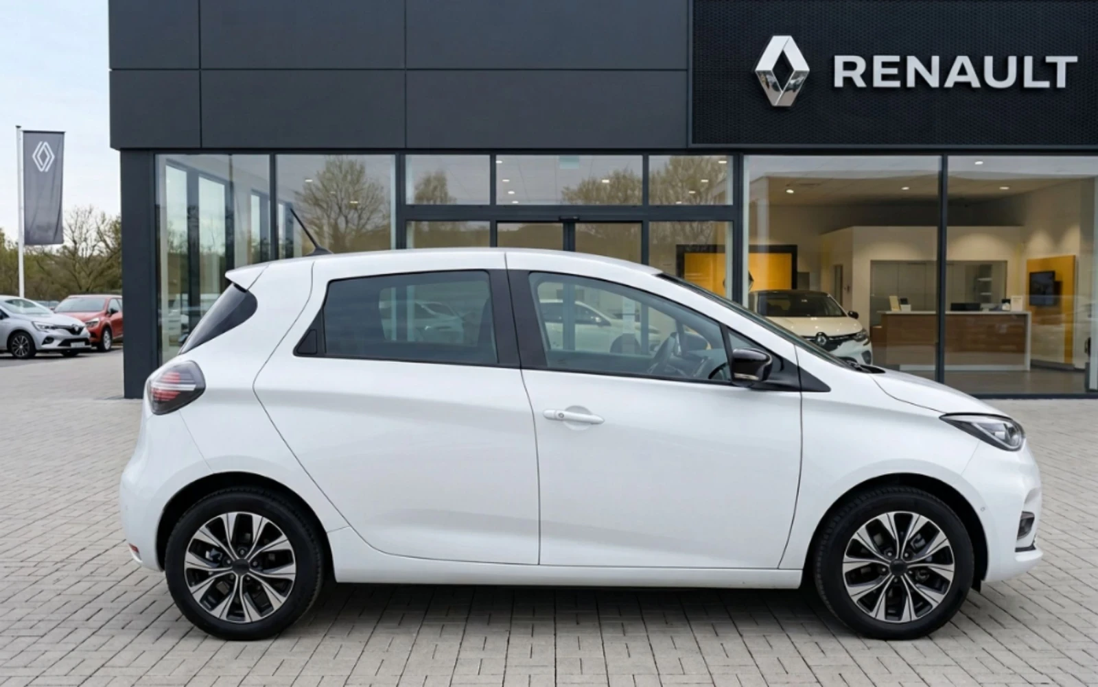 Renault Zoe 52kWh_Intens_R135_CCS_24хил.км_SoH96%Серт.Ful.Extr, снимка 2 - Автомобили и джипове - 54180401