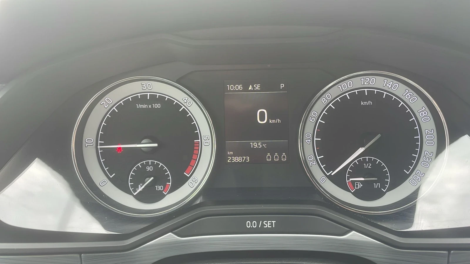 Skoda Superb 2.0 TDI, снимка 6 - Автомобили и джипове - 54358767