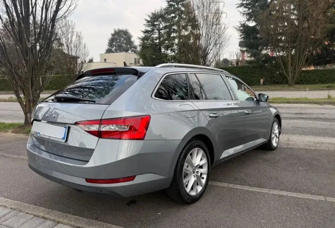 Skoda Superb 2.0 TDI, снимка 4 - Автомобили и джипове - 54358767