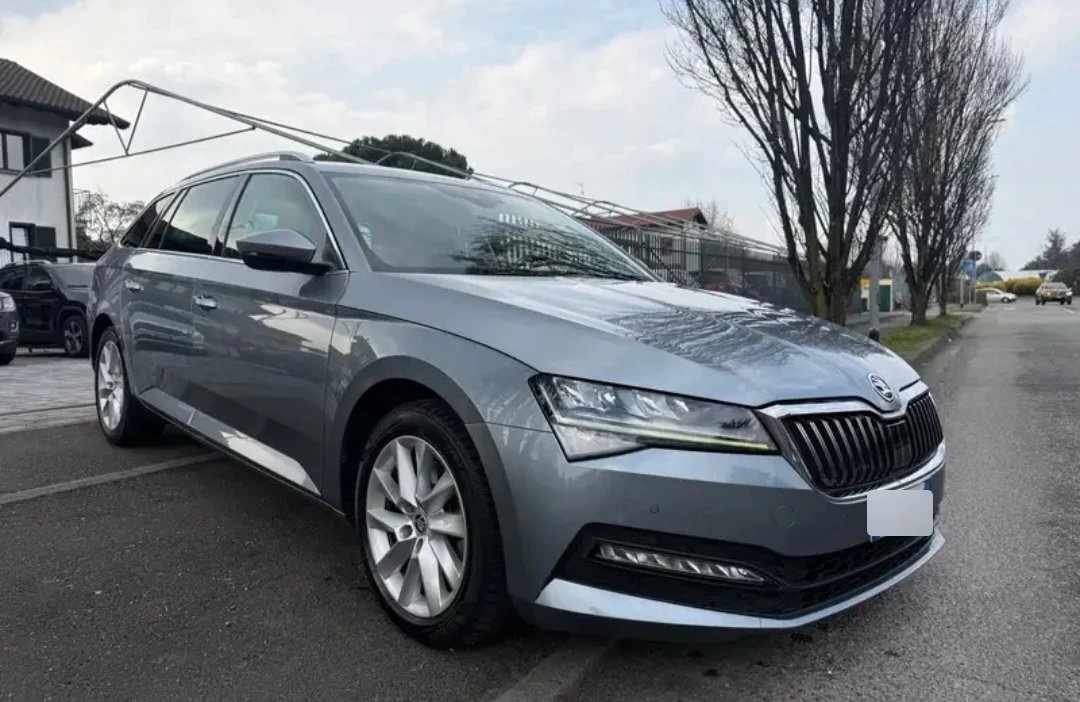 Skoda Superb 2.0 TDI, снимка 2 - Автомобили и джипове - 54358767