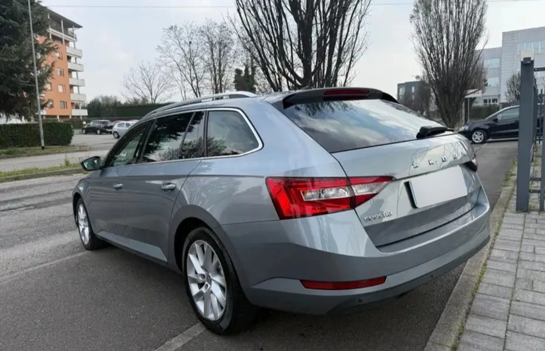 Skoda Superb 2.0 TDI, снимка 3 - Автомобили и джипове - 54358767