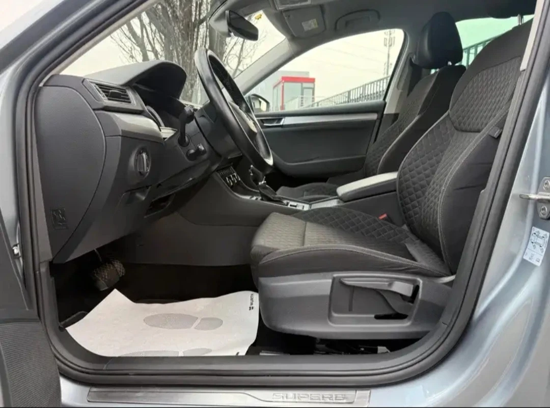 Skoda Superb 2.0 TDI, снимка 12 - Автомобили и джипове - 54358767