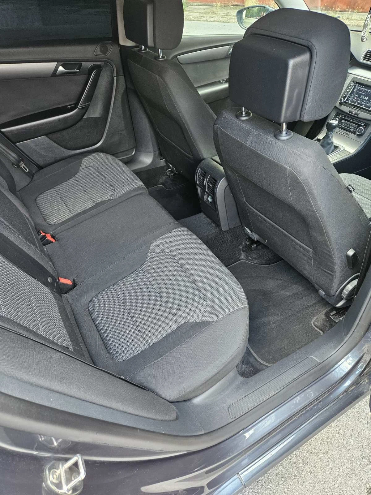 VW Passat 2.0 TDI, 140 k.c., NAVI, снимка 10 - Автомобили и джипове - 55165422