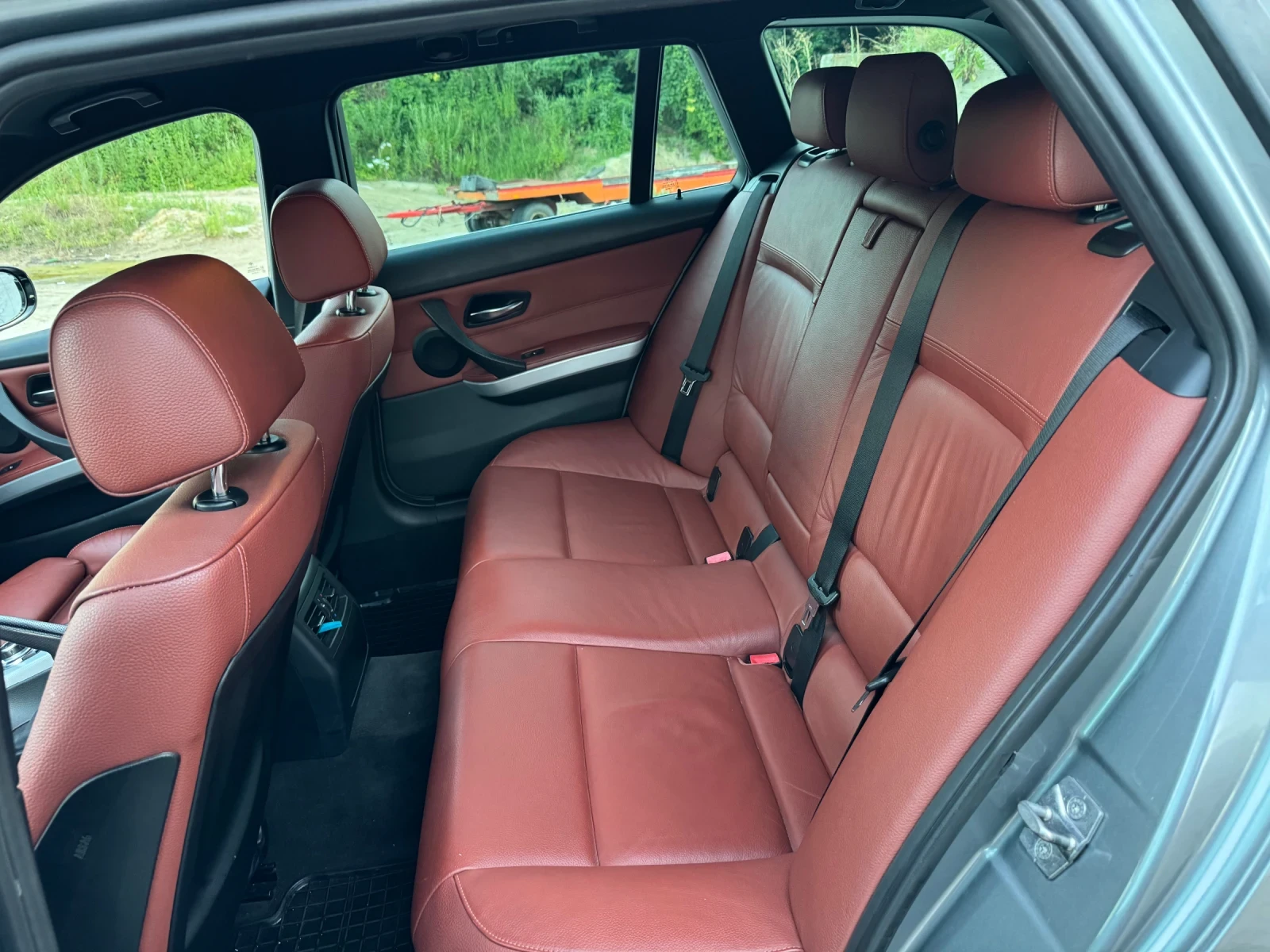 BMW 325 LCI, снимка 12 - Автомобили и джипове - 55286932