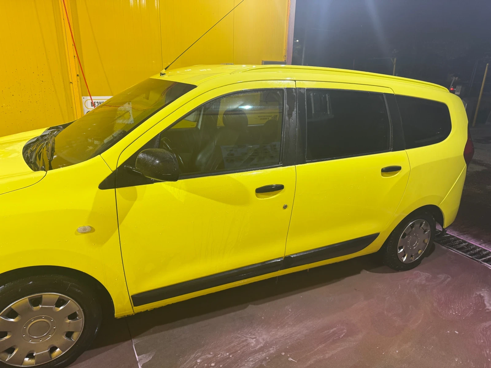Dacia Lodgy 1, 6, снимка 2 - Автомобили и джипове - 55467765