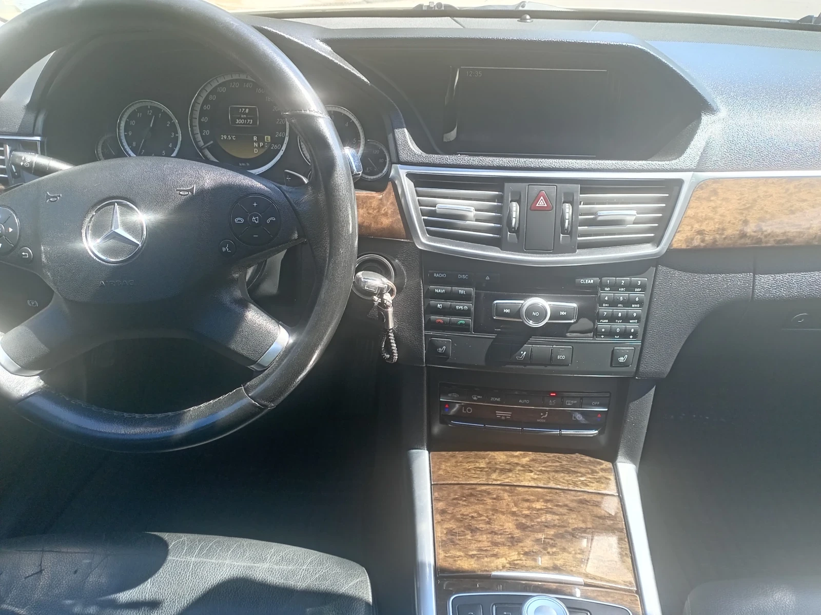 Mercedes-Benz E 200, снимка 7 - Автомобили и джипове - 55885980