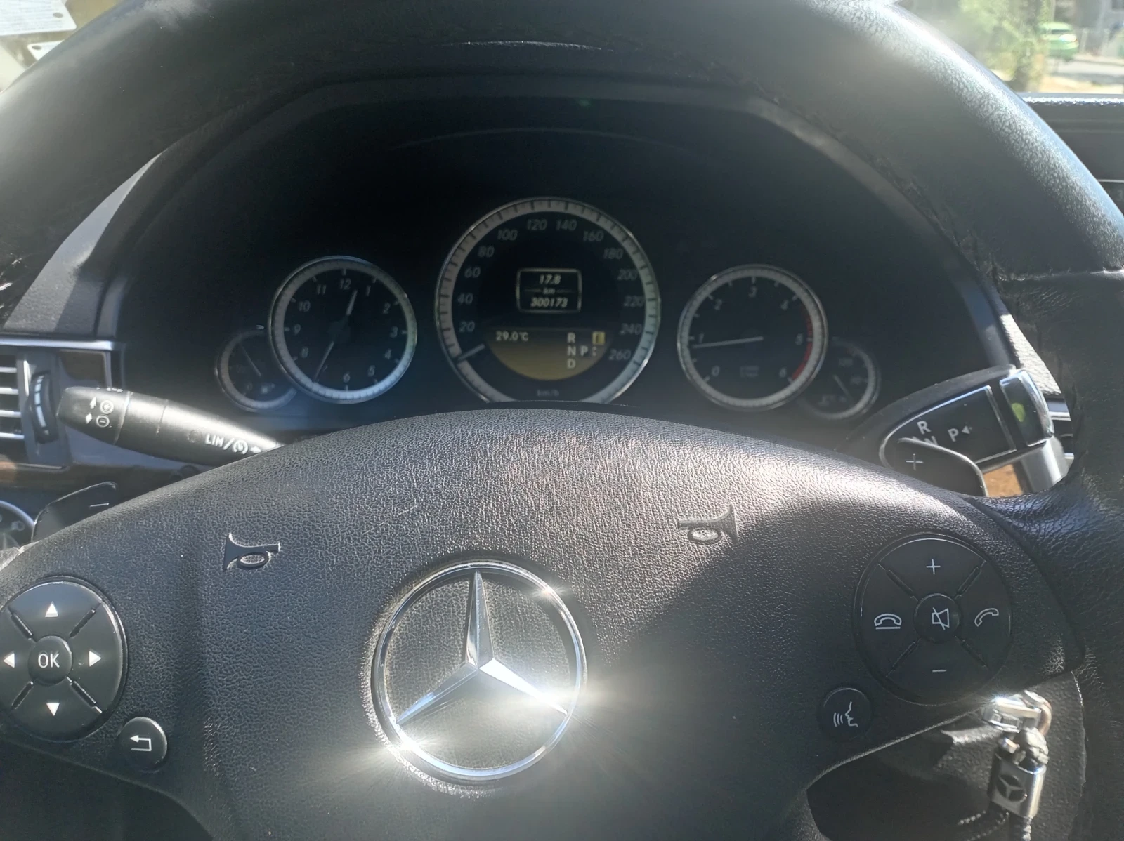 Mercedes-Benz E 200, снимка 8 - Автомобили и джипове - 55885980