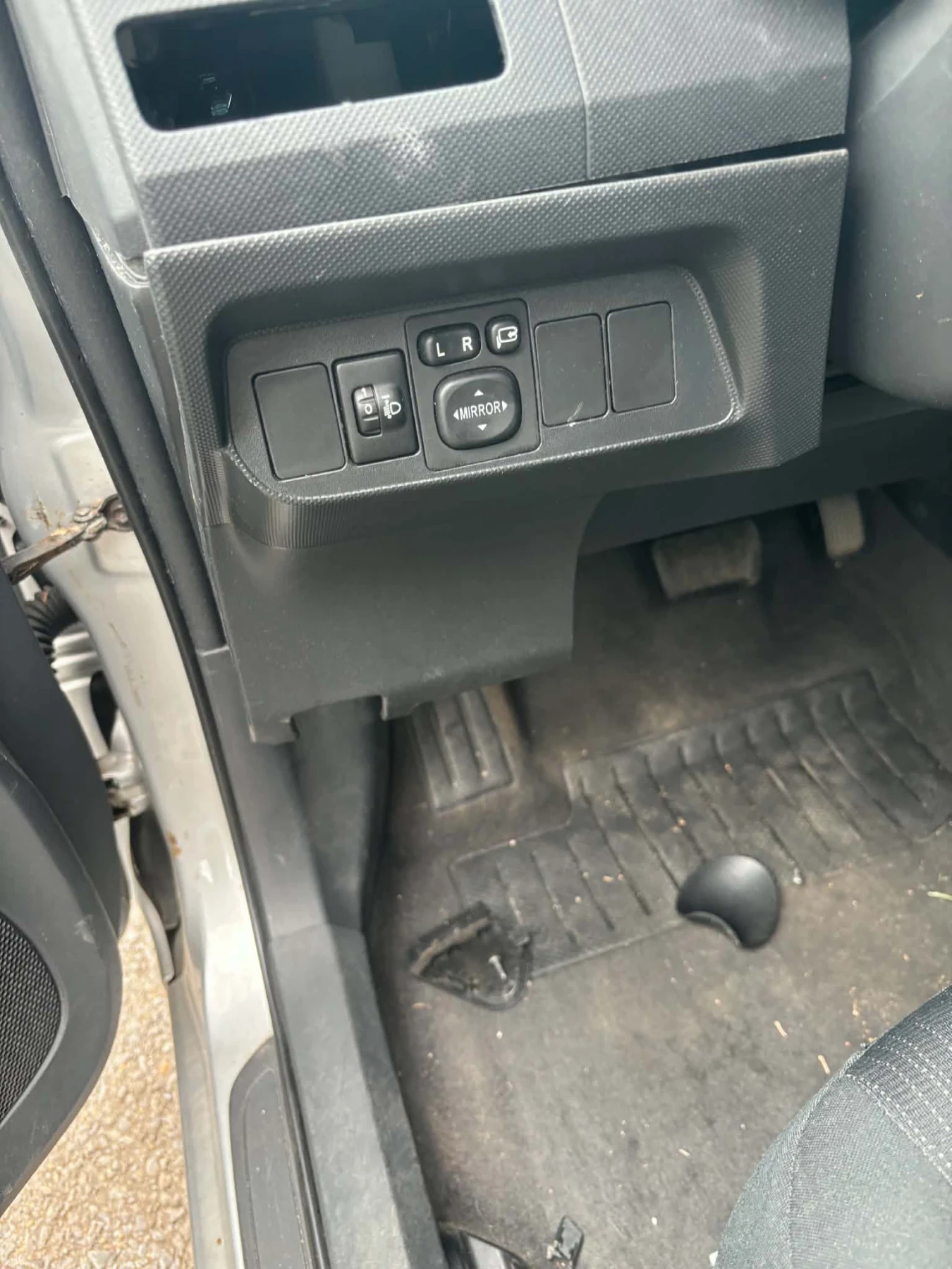 Toyota Auris Hybrid , снимка 13 - Автомобили и джипове - 55932069