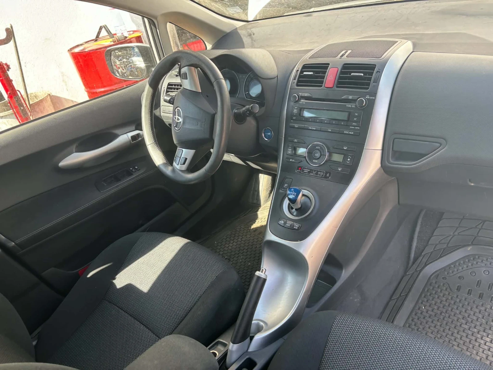 Toyota Auris Hybrid , снимка 5 - Автомобили и джипове - 55932069