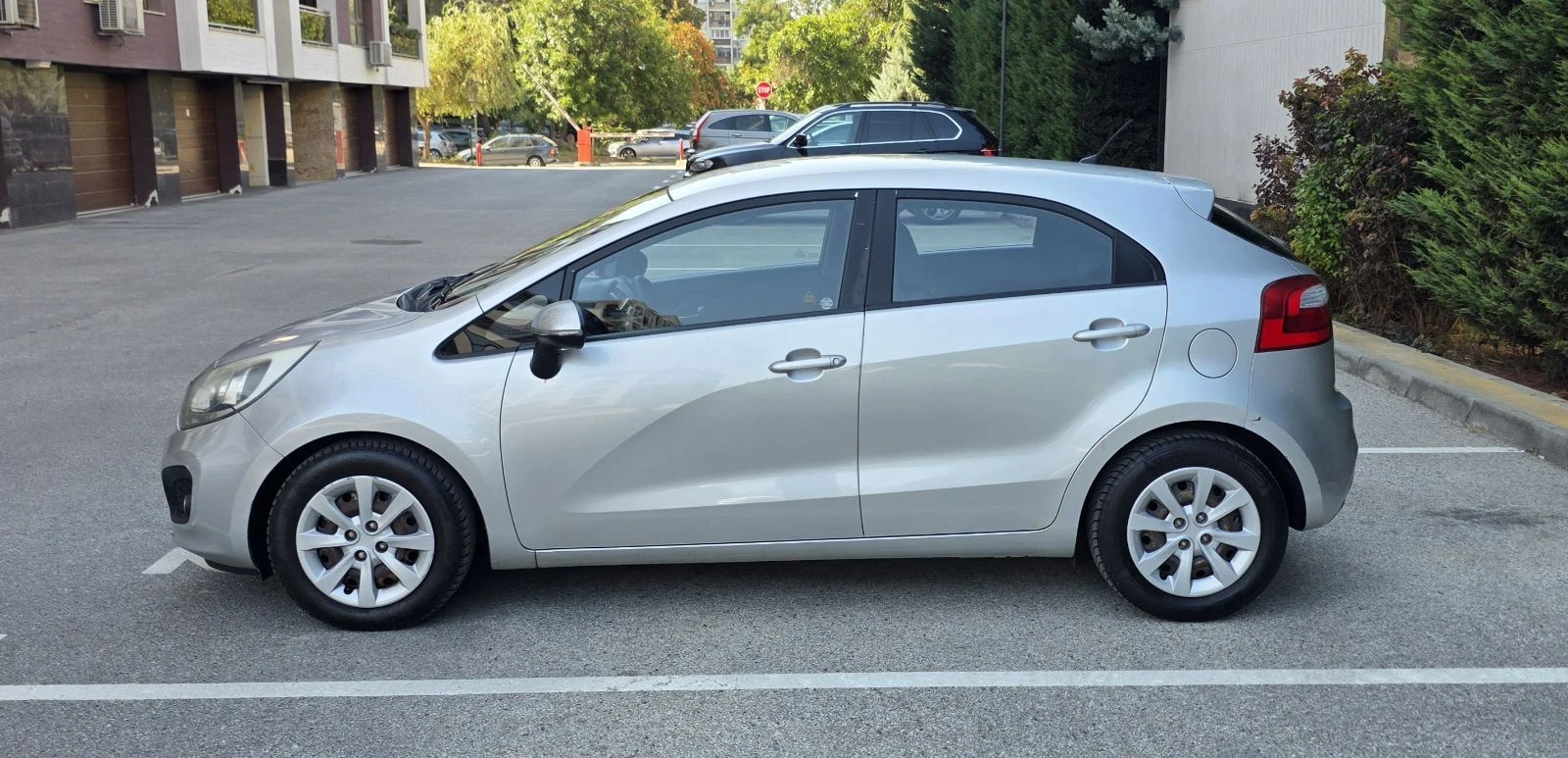 Kia Rio 1.4 автомат Швейцария , снимка 4 - Автомобили и джипове - 56343554
