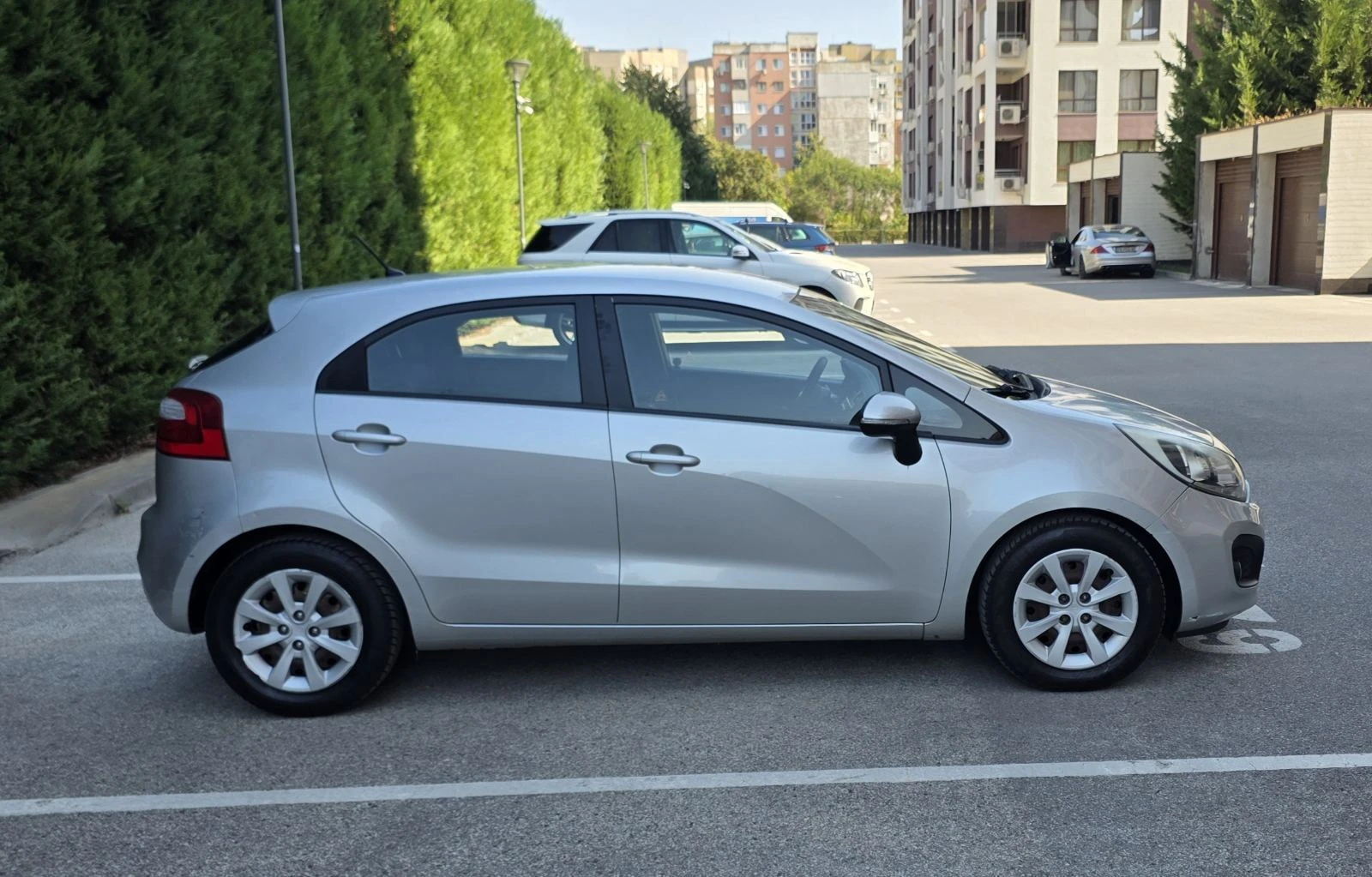 Kia Rio 1.4 автомат Швейцария , снимка 7 - Автомобили и джипове - 56343554