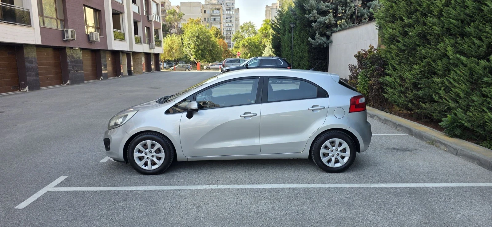 Kia Rio 1.4 автомат Швейцария , снимка 5 - Автомобили и джипове - 56183383