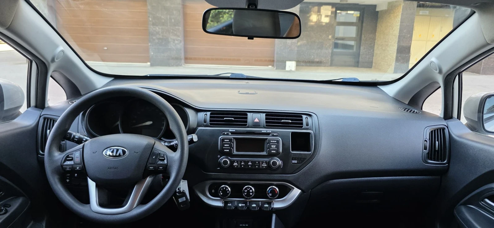 Kia Rio 1.4 автомат Швейцария , снимка 12 - Автомобили и джипове - 56183383