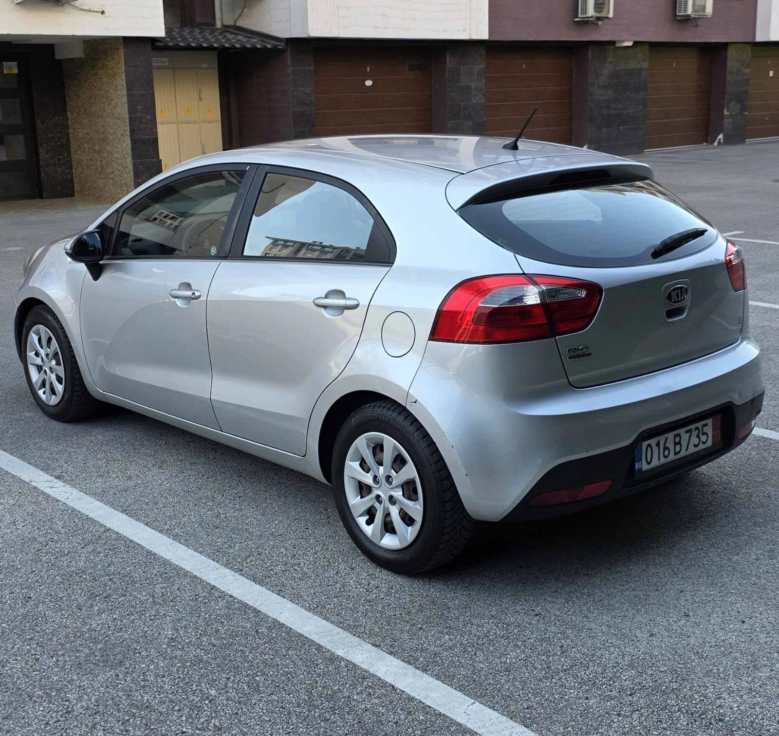 Kia Rio 1.4 автомат Швейцария , снимка 5 - Автомобили и джипове - 56343554