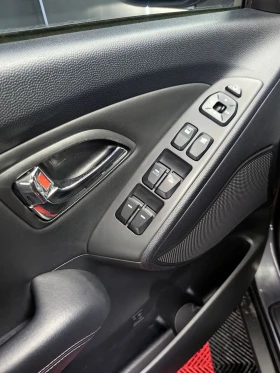 Hyundai IX35 2.0i* AUTOMAT* SWISS* 4X4* KEYLESS* КОЖА* ПОДГРЕВ, снимка 8