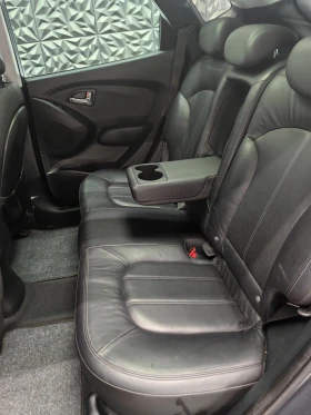 Hyundai IX35 2.0i* AUTOMAT* SWISS* 4X4* KEYLESS* КОЖА* ПОДГРЕВ, снимка 9