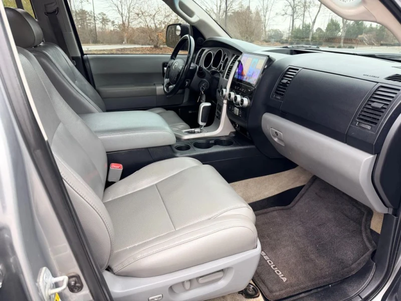 Toyota Sequoia, снимка 11 - Автомобили и джипове - 53086733
