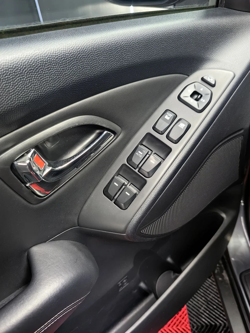 Hyundai IX35 2.0i* AUTOMAT* SWISS* 4X4* KEYLESS* КОЖА* ПОДГРЕВ, снимка 8 - Автомобили и джипове - 53456117