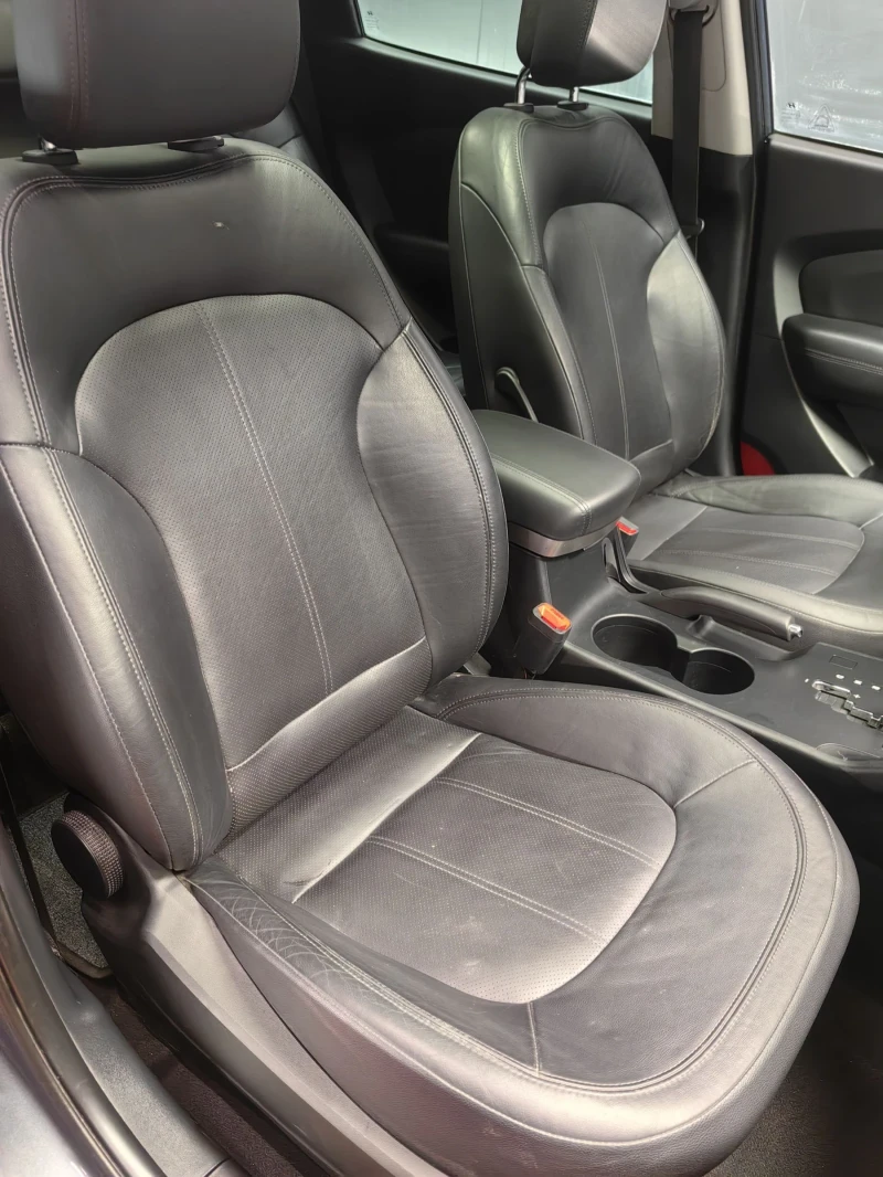 Hyundai IX35 2.0i* AUTOMAT* SWISS* 4X4* KEYLESS* КОЖА* ПОДГРЕВ, снимка 14 - Автомобили и джипове - 53456117