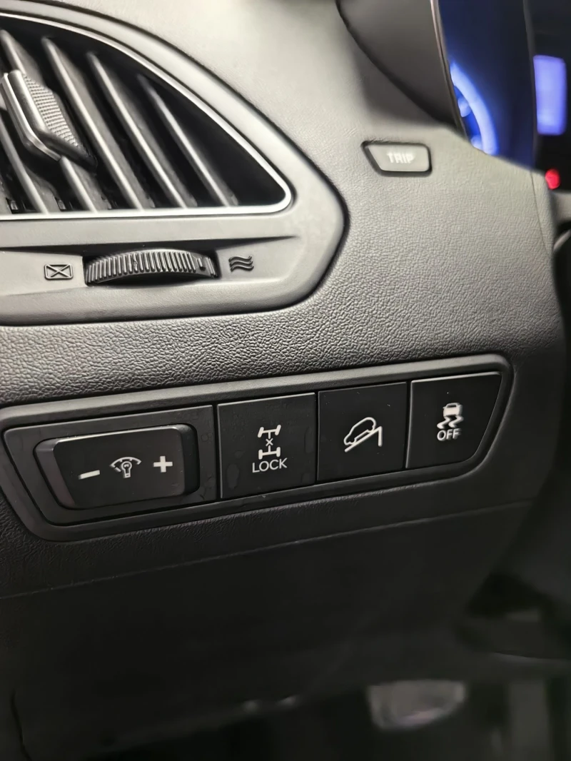 Hyundai IX35 2.0i* AUTOMAT* SWISS* 4X4* KEYLESS* КОЖА* ПОДГРЕВ, снимка 11 - Автомобили и джипове - 53456117
