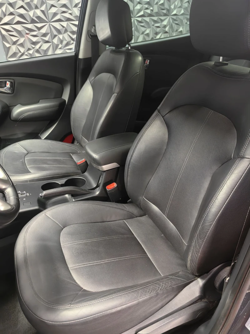 Hyundai IX35 2.0i* AUTOMAT* SWISS* 4X4* KEYLESS* КОЖА* ПОДГРЕВ, снимка 10 - Автомобили и джипове - 53456117