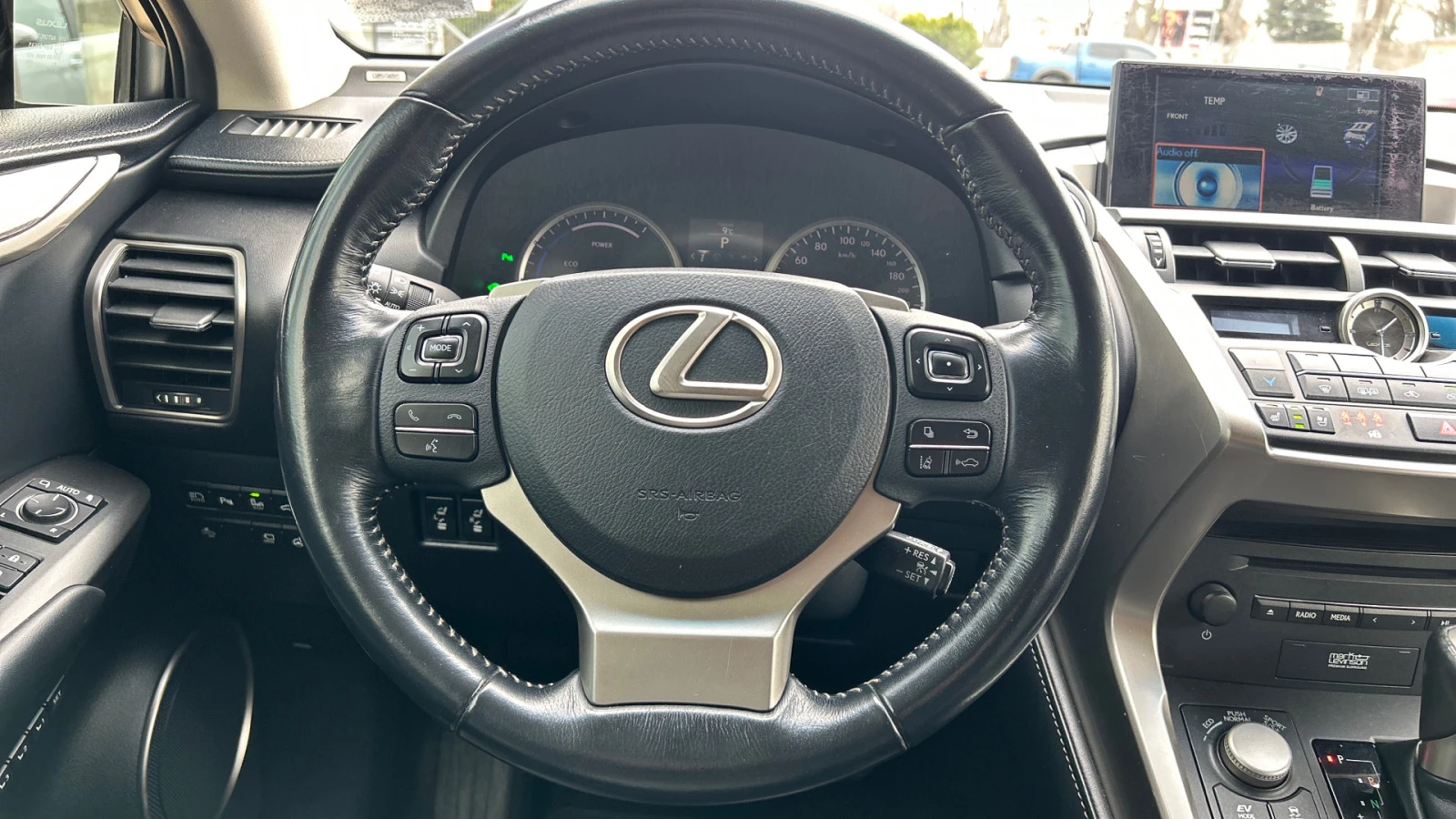 Lexus NX 300h  - изображение 9