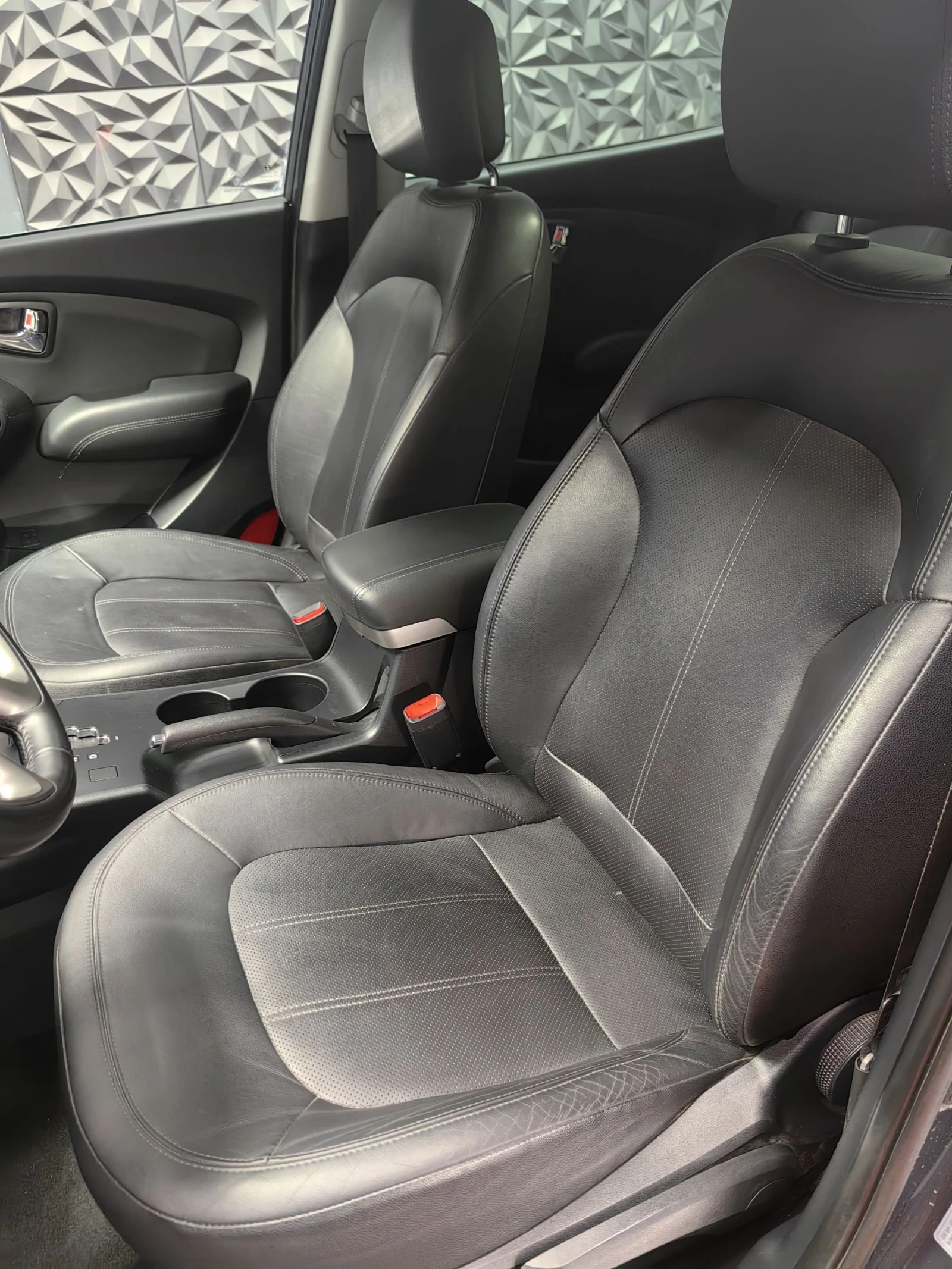 Hyundai IX35 2.0i* AUTOMAT* SWISS* 4X4* KEYLESS* ����* ������� | Mobile.bg � ����������� 10