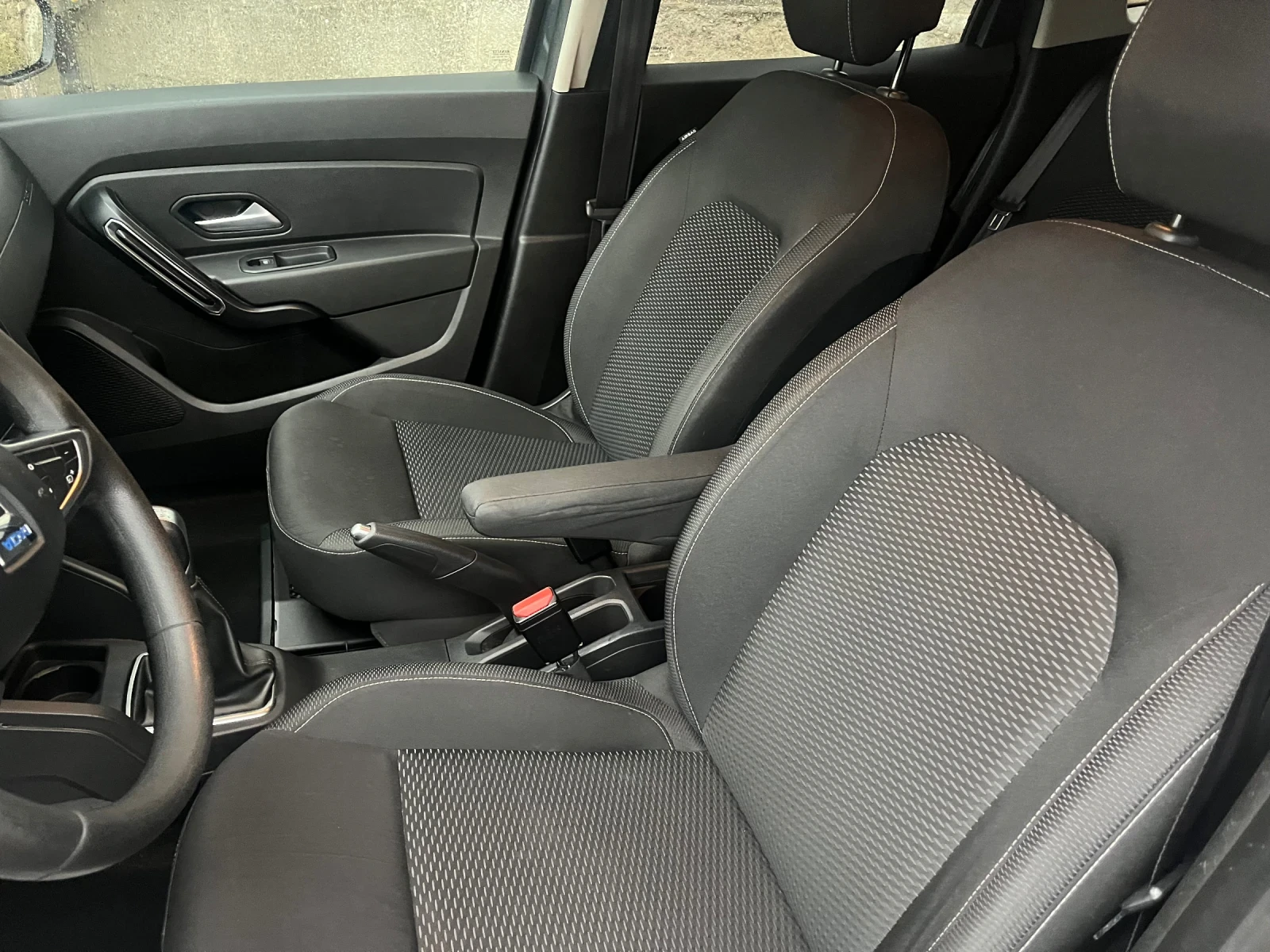 Dacia Duster 1.5, снимка 9 - Автомобили и джипове - 53894275