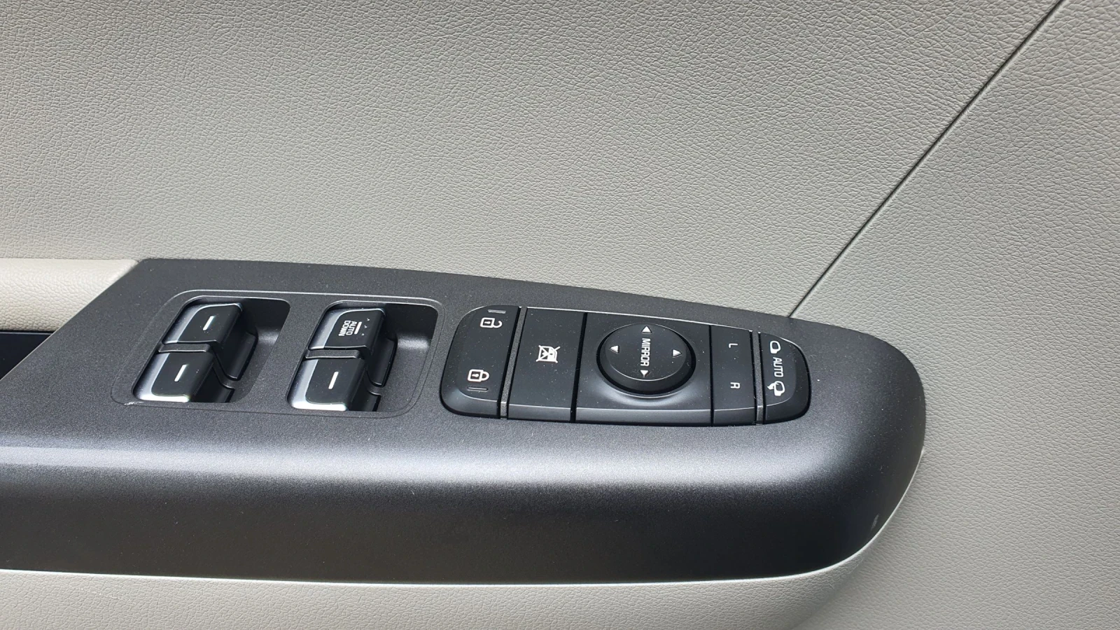 Kia Sportage, снимка 10 - Автомобили и джипове - 54396254
