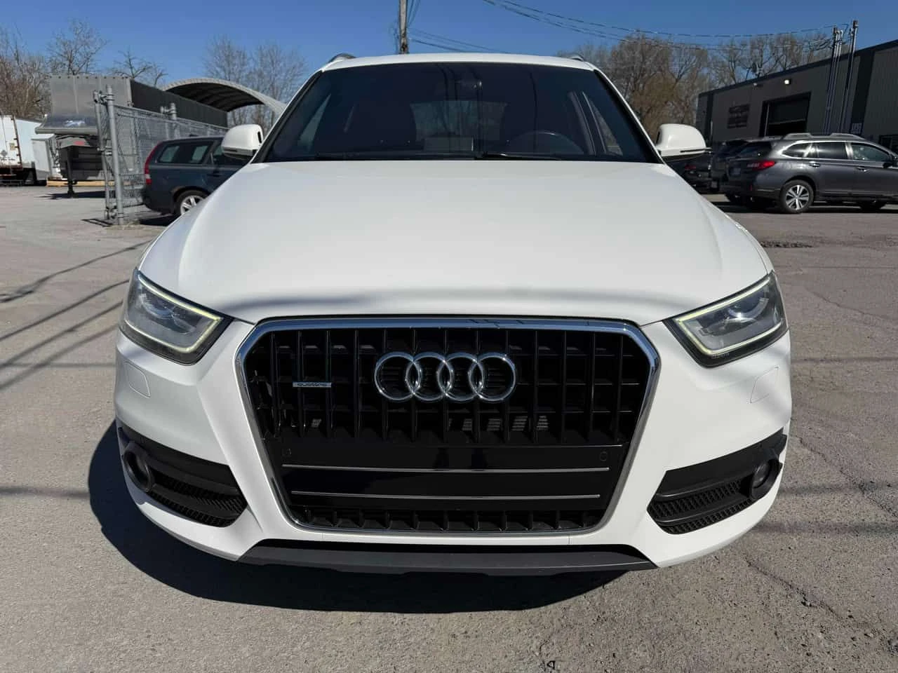 Audi Q3 Technik/CARFAX/ПАНОРАМА/ВТОРИ ГУМИ И ДЖАНТИ, снимка 2 - Автомобили и джипове - 54336255