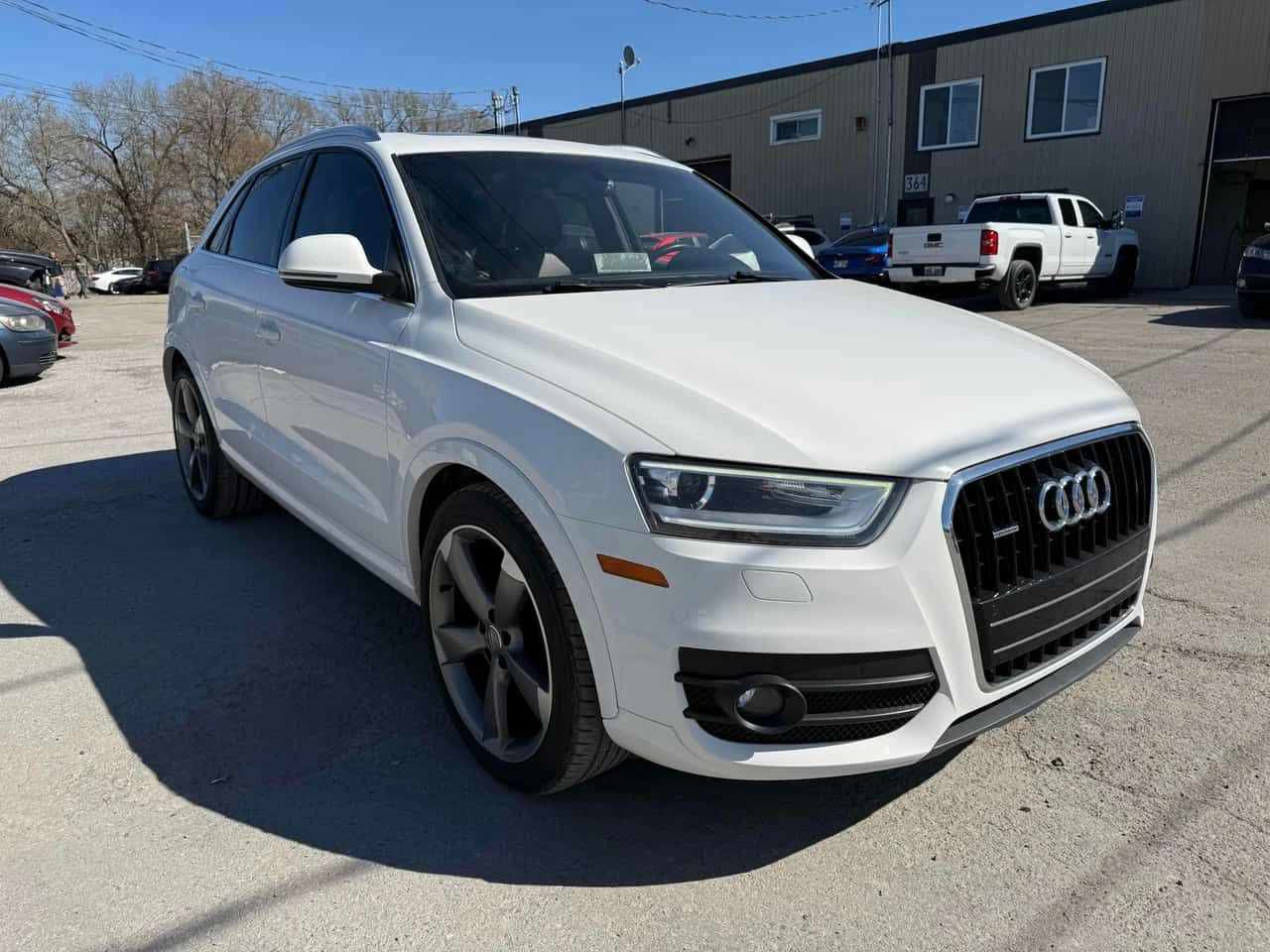 Audi Q3 Technik/CARFAX/ПАНОРАМА/ВТОРИ ГУМИ И ДЖАНТИ, снимка 3 - Автомобили и джипове - 54336255