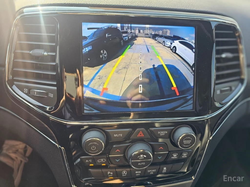 Jeep Grand cherokee 3.6* V6* 8ZF* ПОДГРЕВ* ОБДУХВАНЕ* КАМЕРА* ПАНОРАМА, снимка 8 - Автомобили и джипове - 56234084