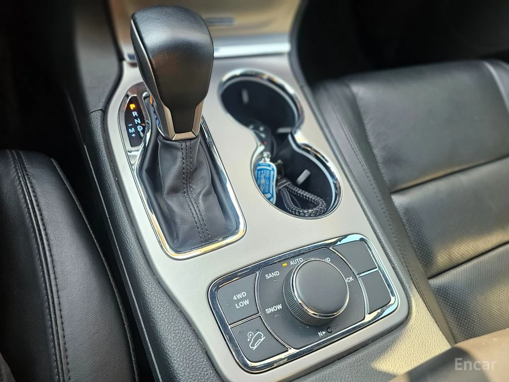 Jeep Grand cherokee 3.6* V6* 8ZF* ПОДГРЕВ* ОБДУХВАНЕ* КАМЕРА* ПАНОРАМА, снимка 10 - Автомобили и джипове - 56234084